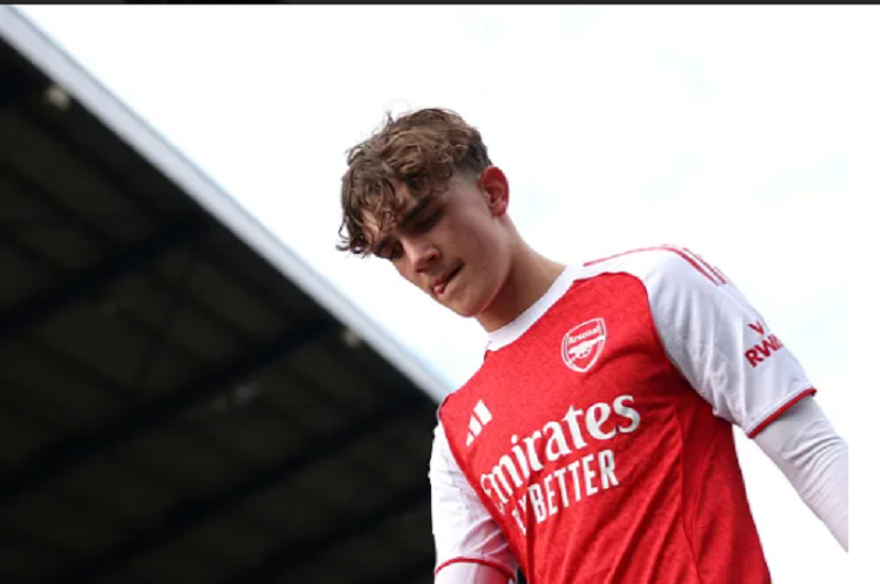 ajax-tung-lo-co-hoi-chieu-mo-vien-ngoc-max-dowman-cua-arsenal